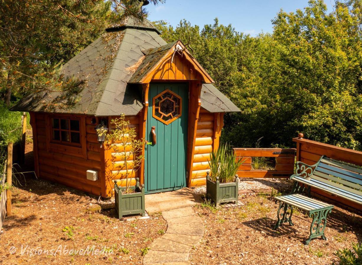 Tudor Lodge With Pool & Bbq Cabin Liskeard Exterior photo