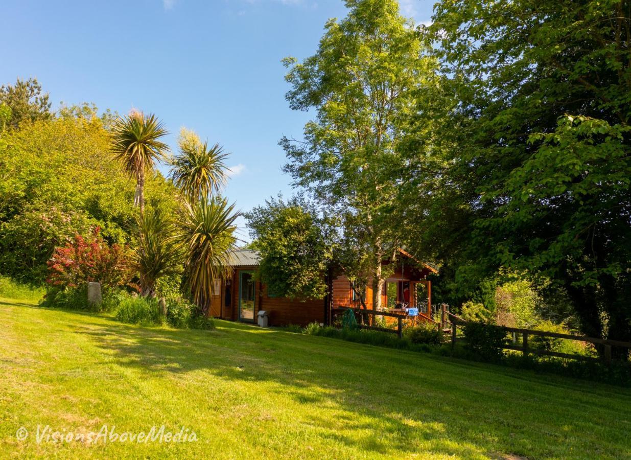Tudor Lodge With Pool & Bbq Cabin Liskeard Exterior photo