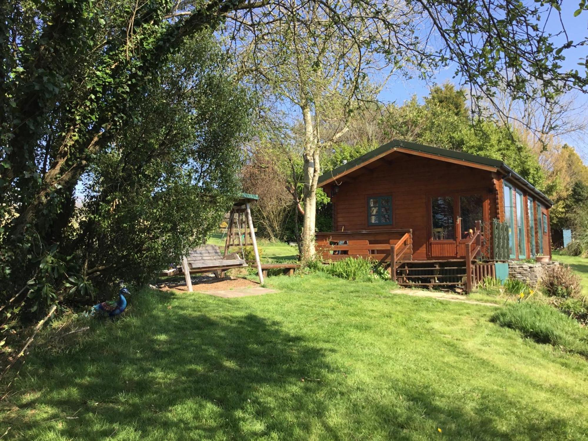 Tudor Lodge With Pool & Bbq Cabin Liskeard Exterior photo